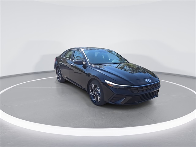 2025 Hyundai Elantra SEL Sport photo 2