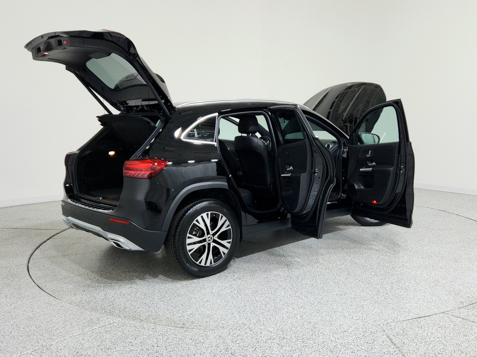 2025 Mercedes Benz GLA 250 photo 3