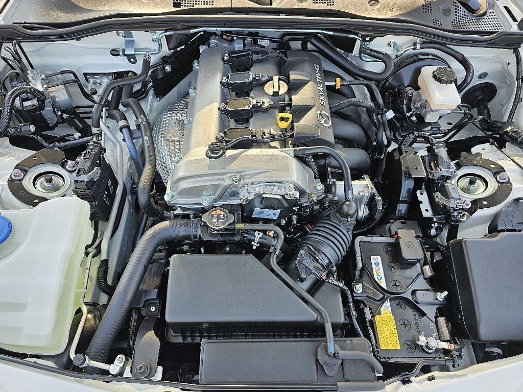 2025 Mazda MX-5 Miata Miata RF Grand Touring photo 9