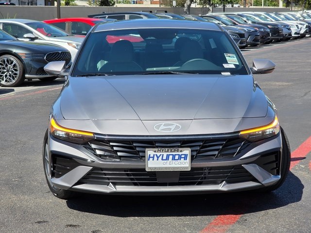 2025 Hyundai Elantra Hybrid Limited photo 3