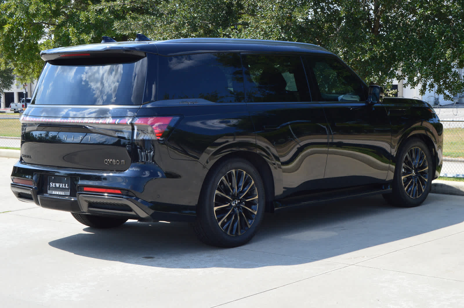 2025 Infiniti QX80 photo 4