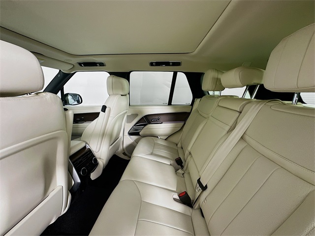 2025 Land Rover Range Rover SE photo 23