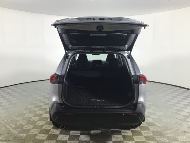2021 Toyota RAV4 LE photo 21