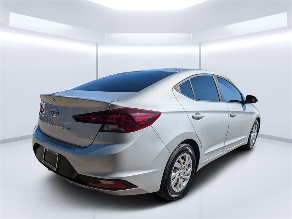 2019 Hyundai Elantra SE photo 3