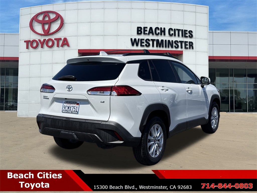 2022 Toyota Corolla Cross LE photo 12