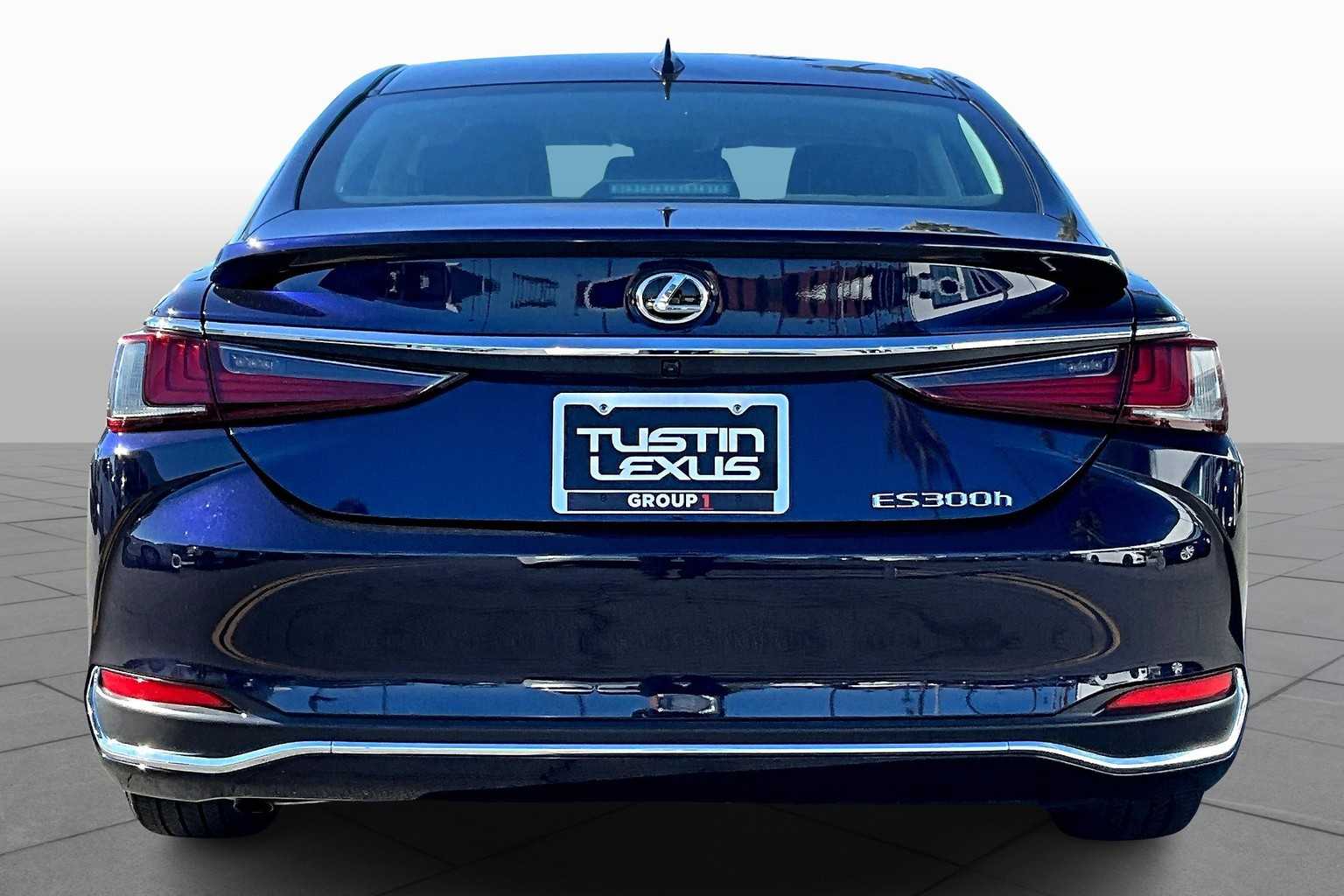 2023 Lexus ES 300h photo 4