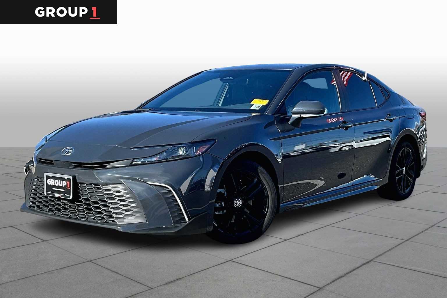 2025 Toyota Camry SE's photo