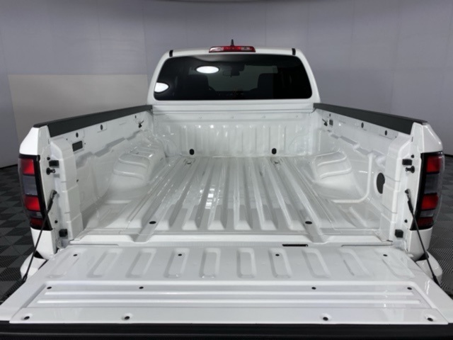 2025 Nissan Frontier SV photo 13