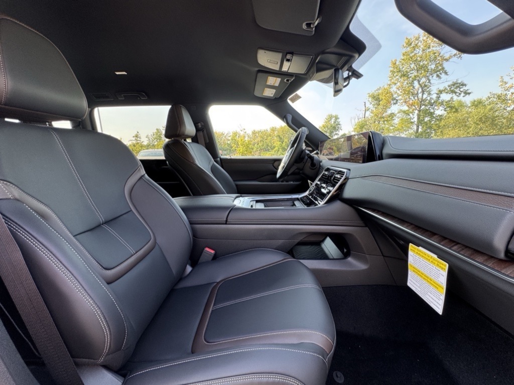 2026 Nissan Armada SL photo 27