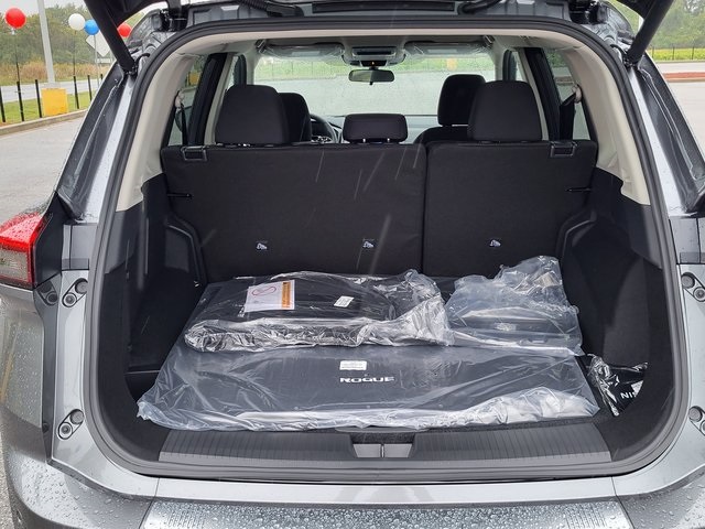 2026 Nissan Rogue SV photo 4