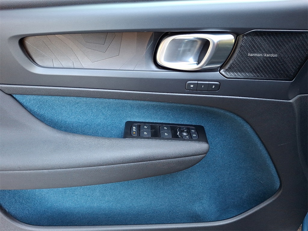 2022 Volvo C40 Recharge Ultimate photo 11