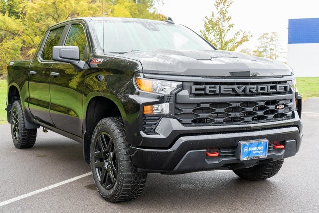 2023 Chevrolet Silverado 1500 Custom Trail Boss photo 3