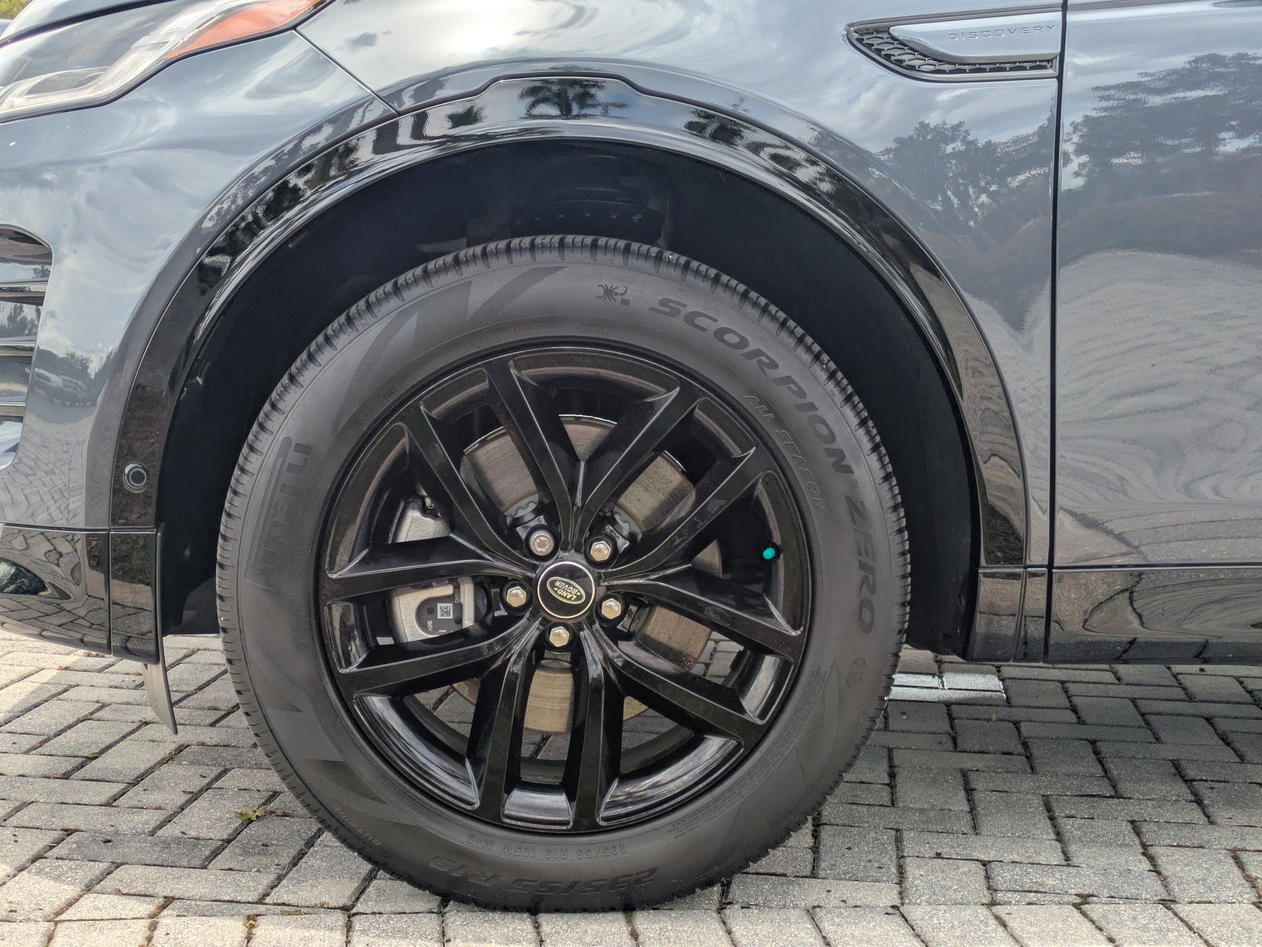 2024 Land Rover Discovery Sport Dynamic SE photo 2
