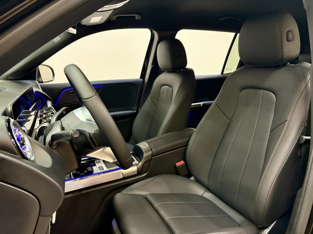 2025 Mercedes Benz GLB 250 photo 6
