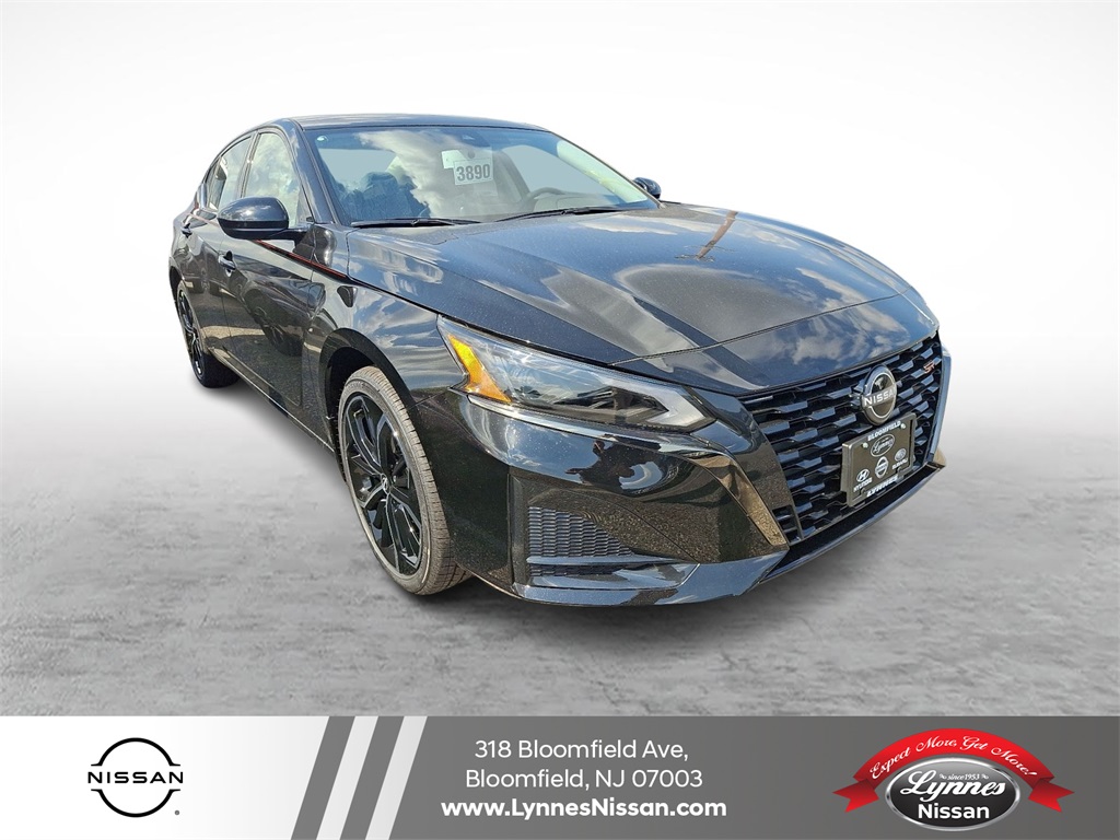 2025 Nissan Altima SR's photo