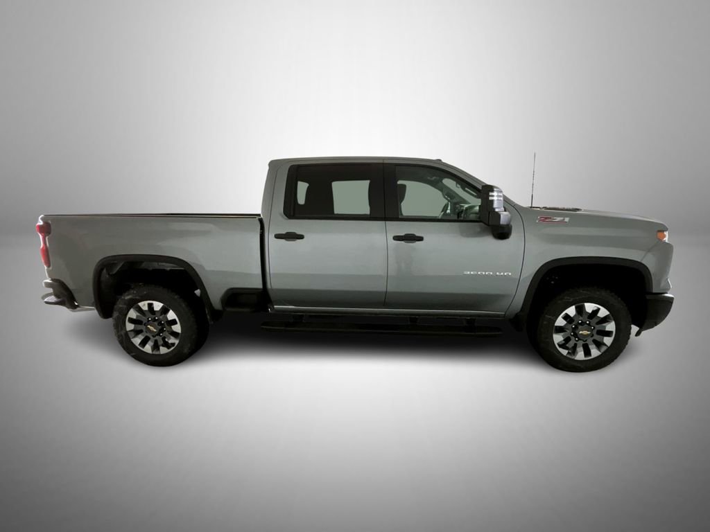 2026 Chevrolet Silverado 2500HD Custom photo 4