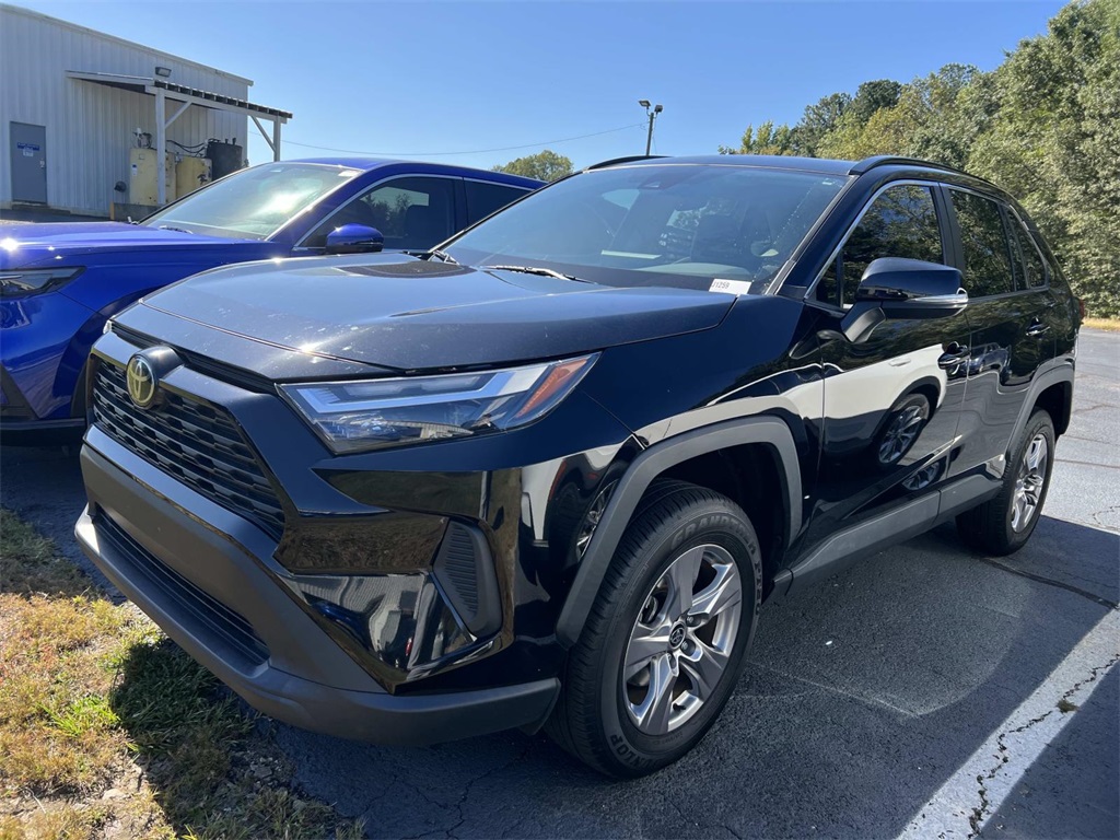 2023 Toyota RAV4 XLE photo 2