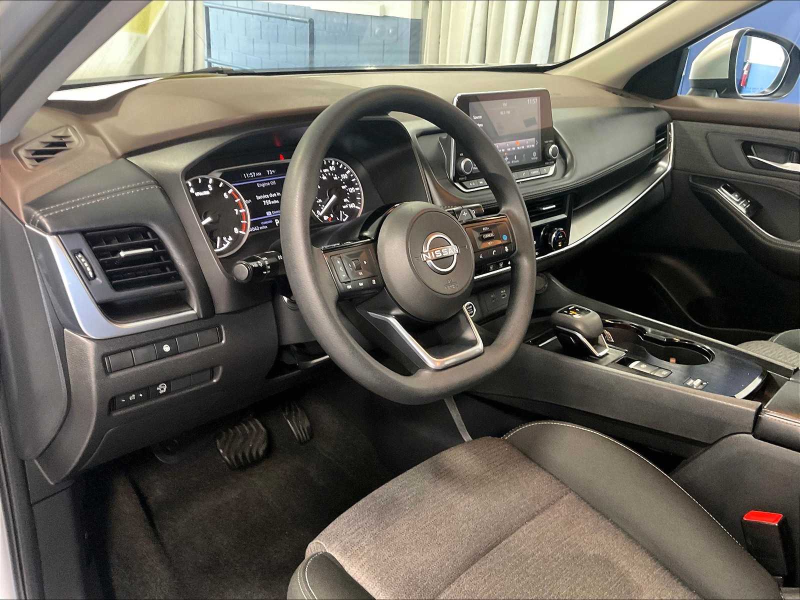 2023 Nissan Rogue SV photo 5