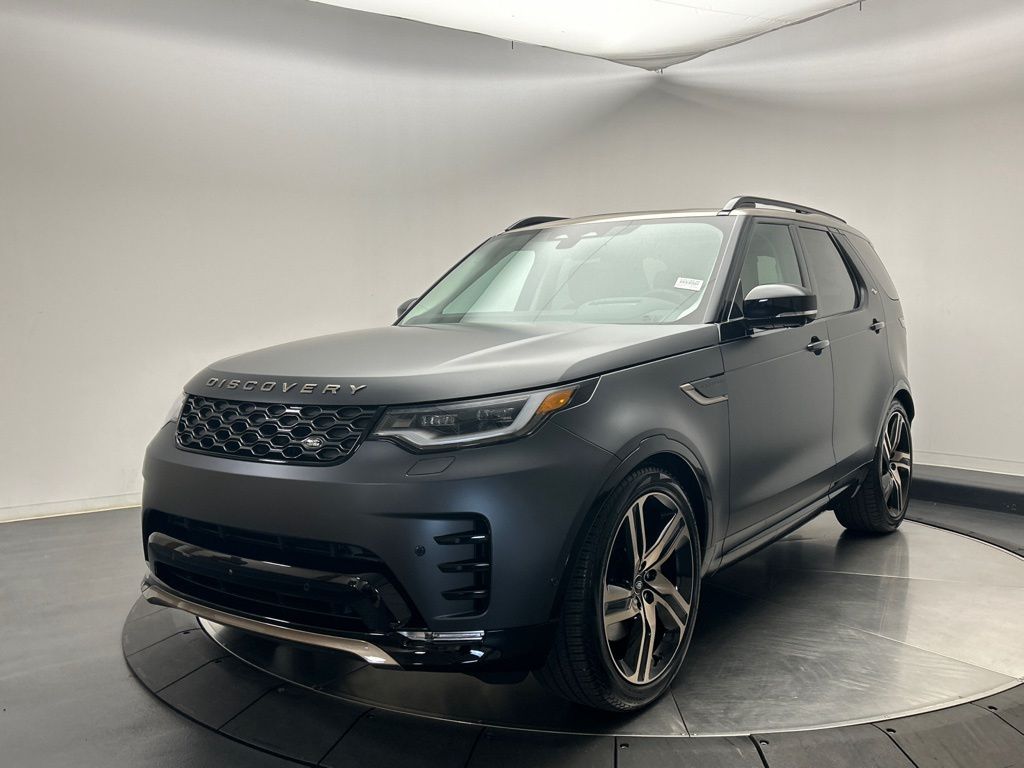 2026 Land Rover Discovery Tempest Edition's photo
