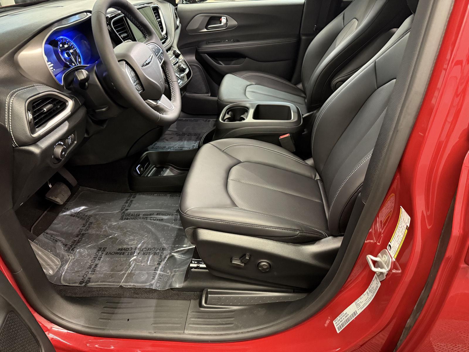 2026 Chrysler Pacifica photo 24