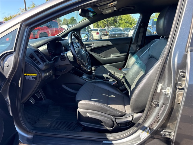 2016 Kia Forte 5-Door SX photo 4