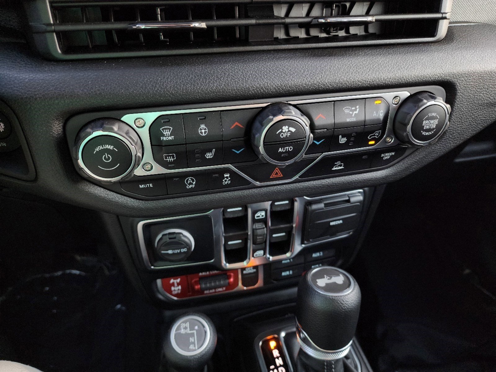2024 Jeep Wrangler Willys Wheeler photo 10