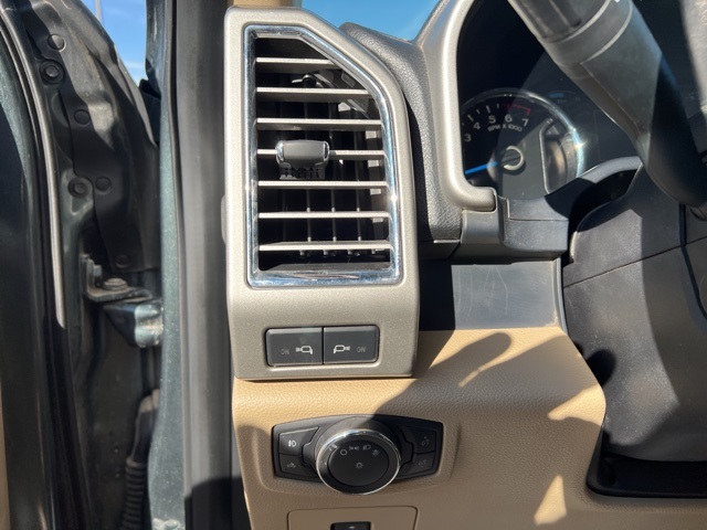 2015 Ford F-150 Lariat photo 20