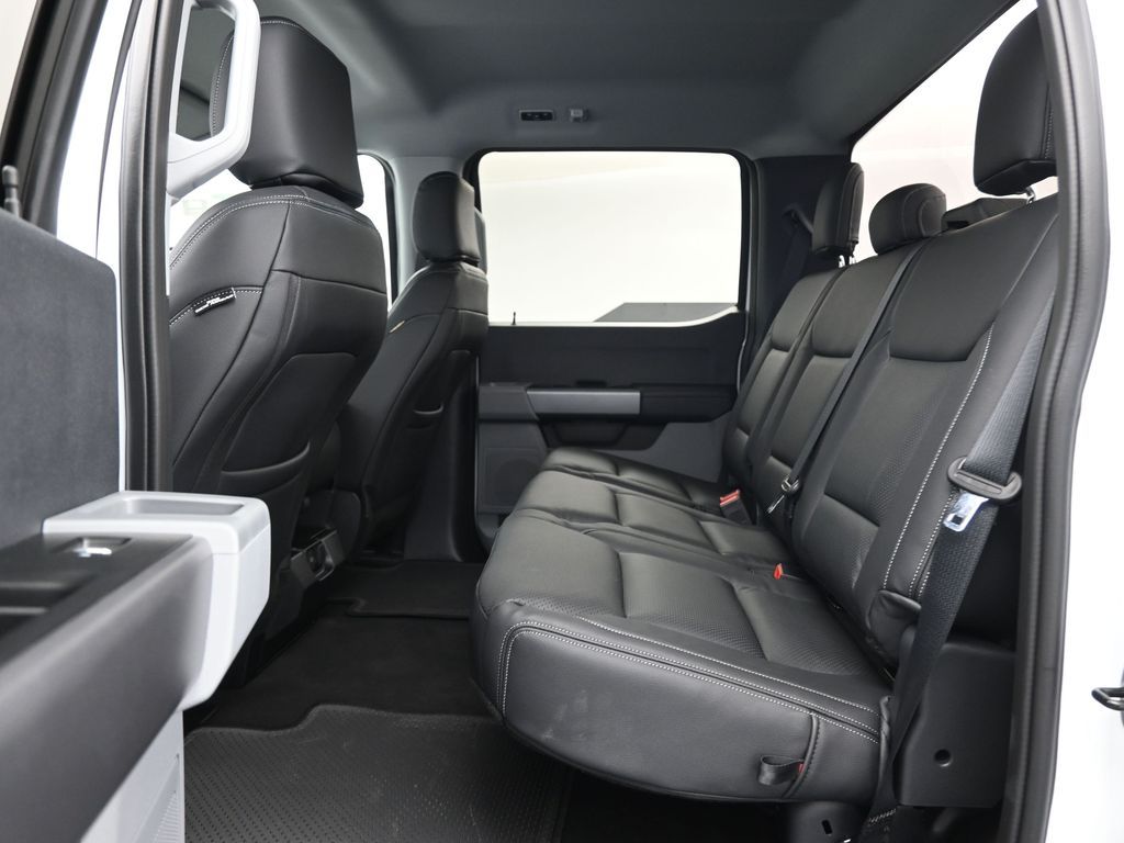 2025 Ford F-250 photo 17