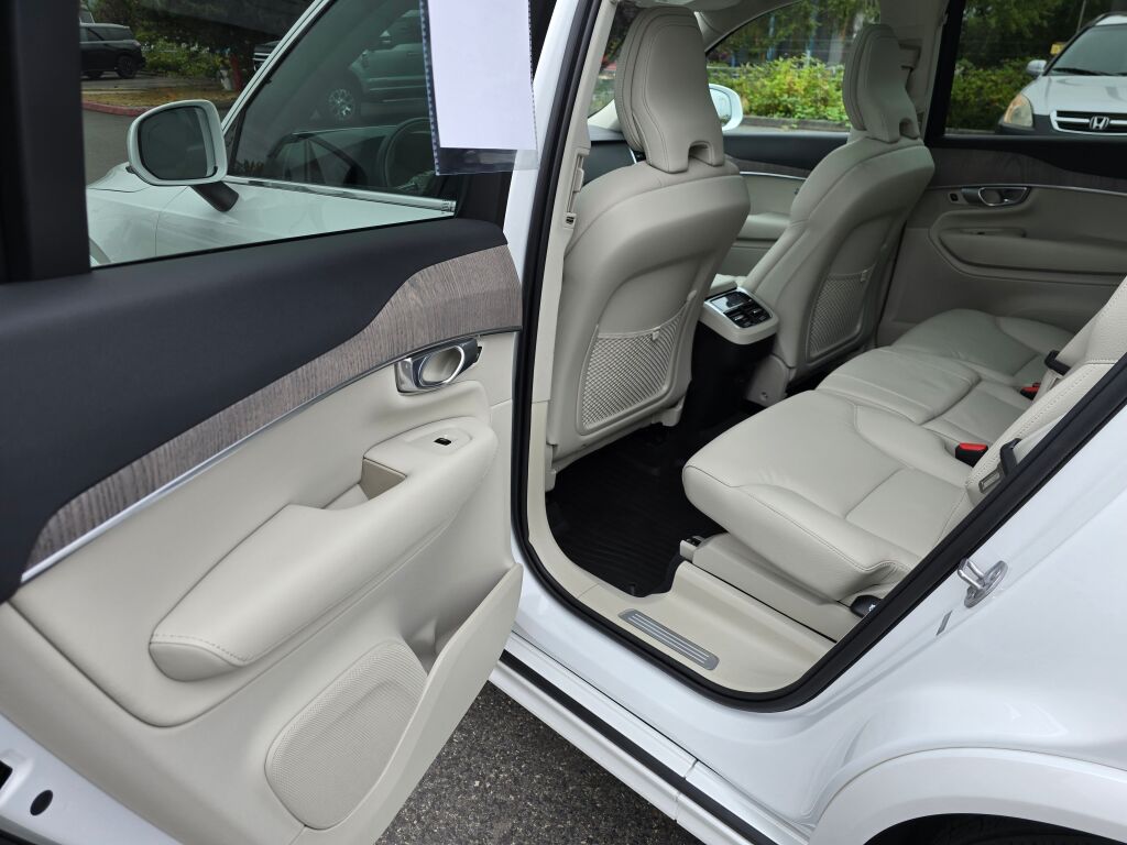 2024 Volvo XC90 Plus photo 14