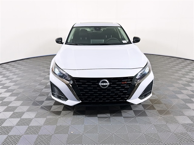 2025 Nissan Altima SR photo 2