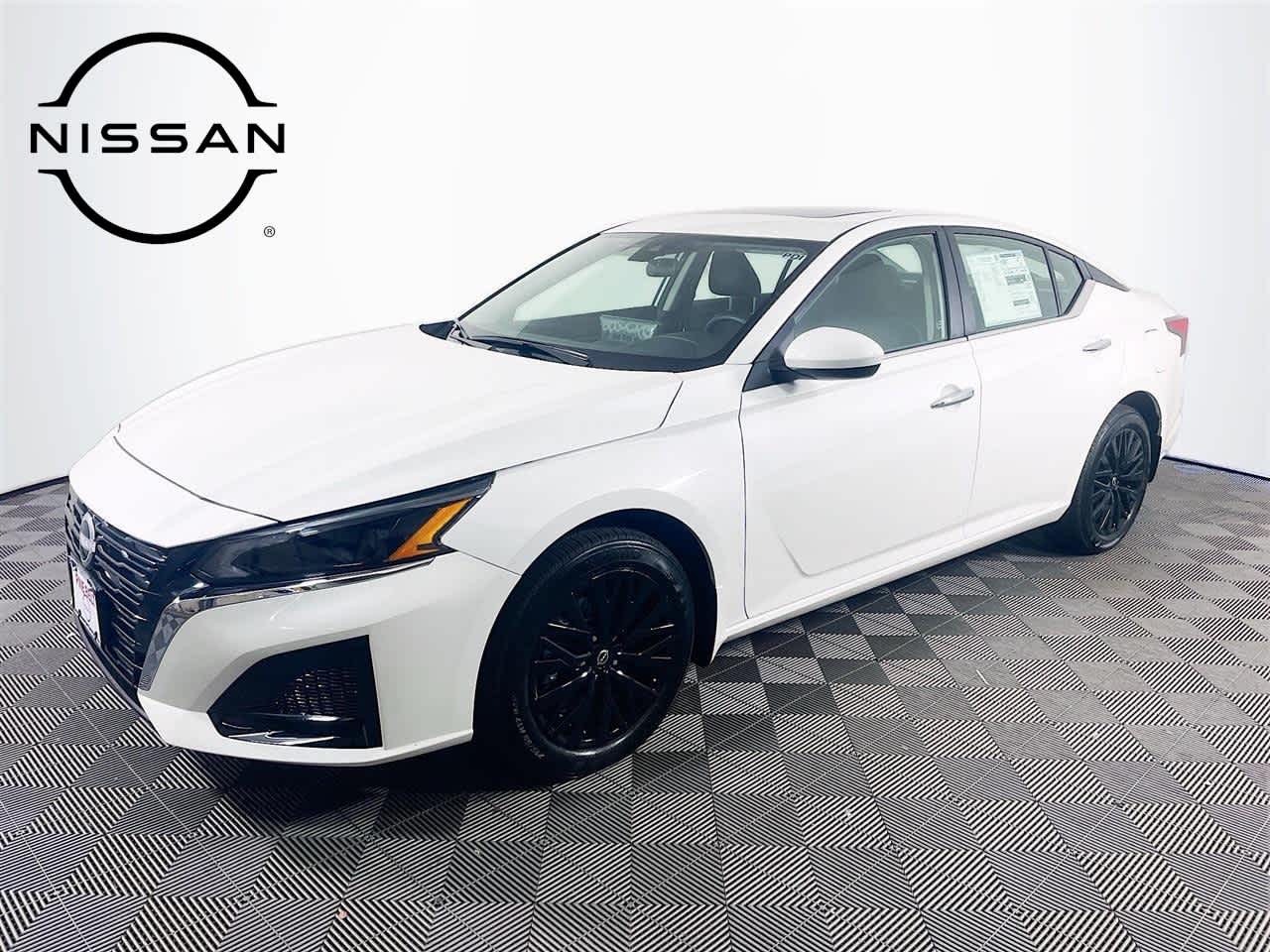 2025 Nissan Altima SV's photo