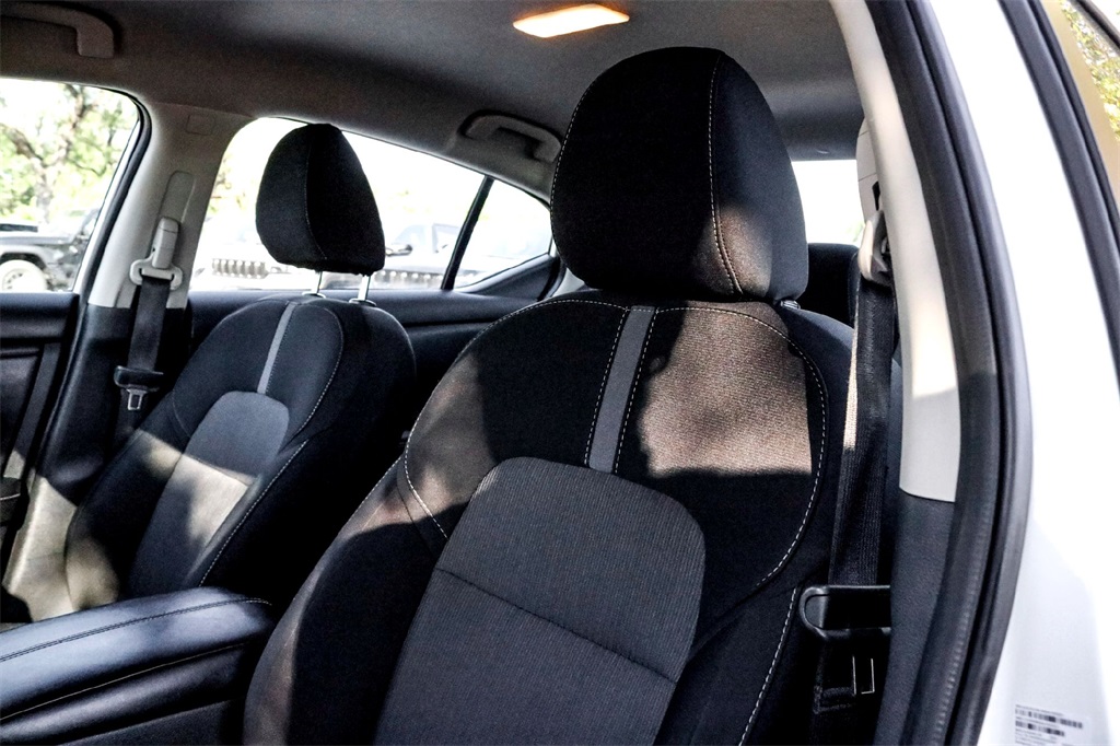 2025 Nissan Sentra SV photo 12
