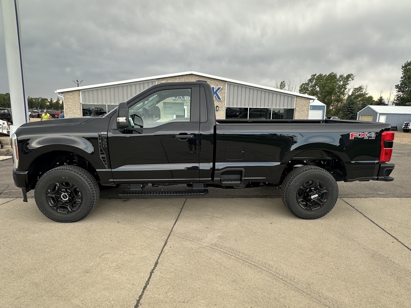 2025 Ford F-350 XL photo 3