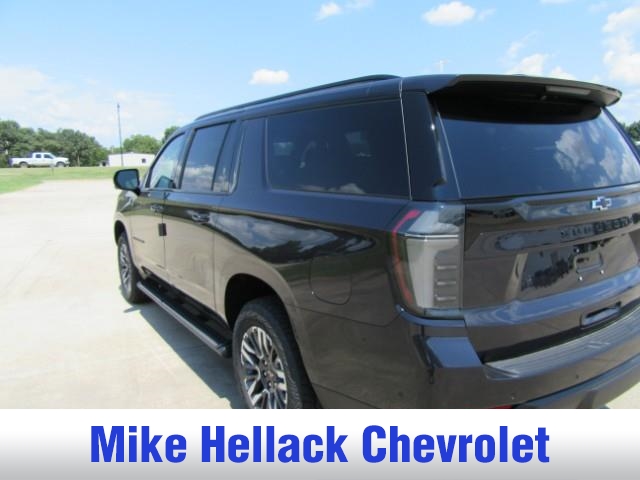 2025 Chevrolet Suburban Z71 photo 4