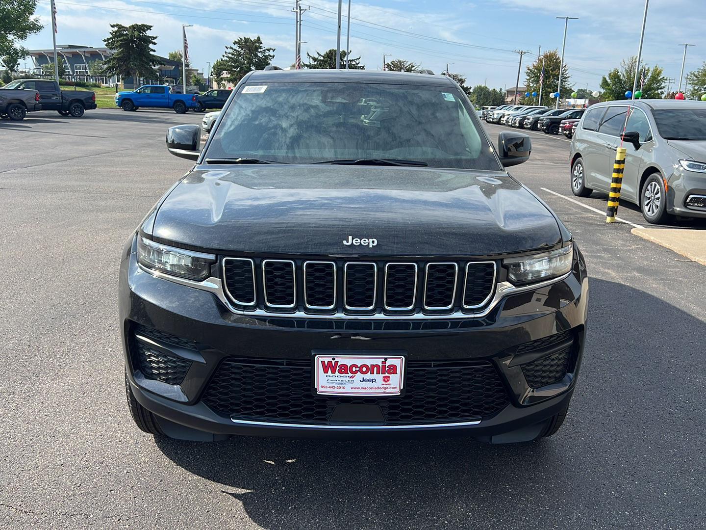 2025 Jeep Grand Cherokee Laredo X photo 3