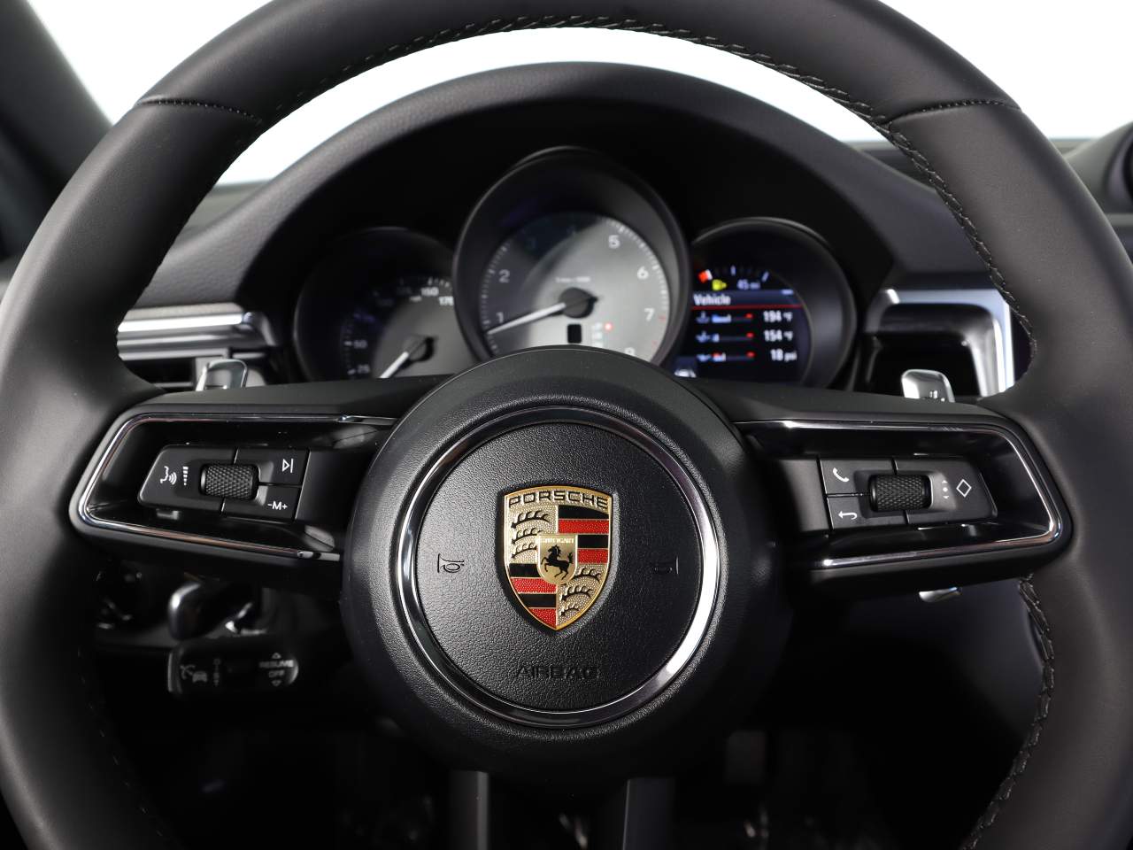 2025 Porsche Macan S photo 17