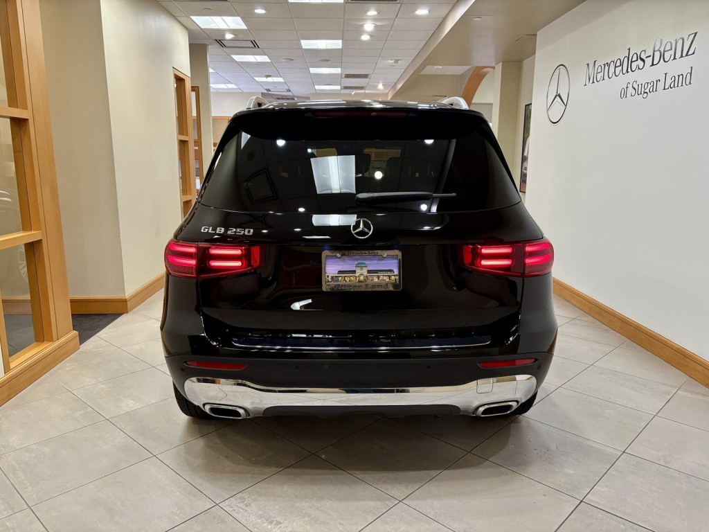 2025 Mercedes Benz GLB 250 photo 4