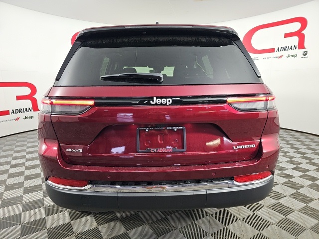 2025 Jeep Grand Cherokee Laredo photo 4
