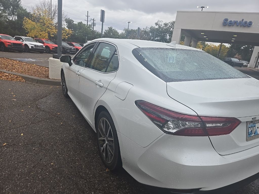 2022 Toyota Camry Hybrid XLE photo 3