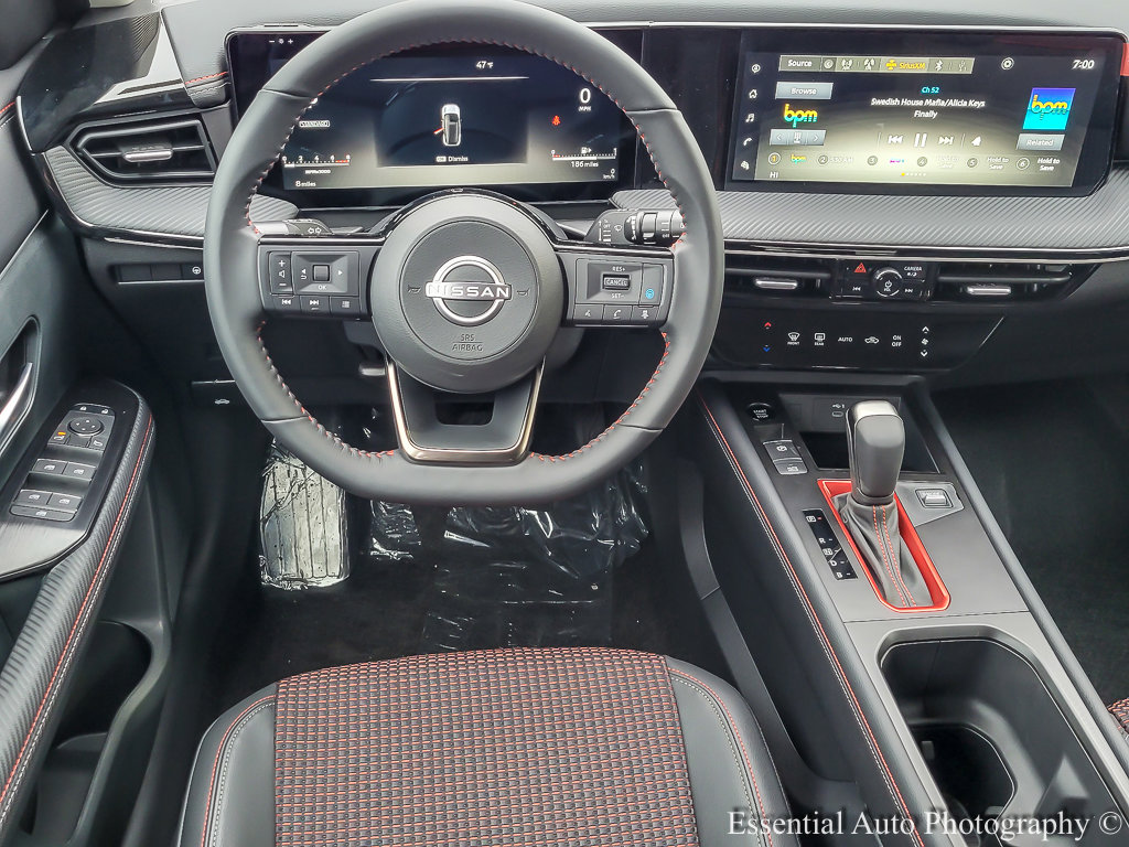2025 Nissan Kicks SR photo 8