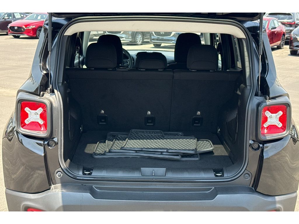 2022 Jeep Renegade Latitude photo 16