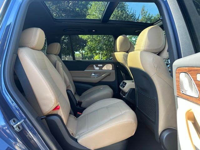 2026 Mercedes Benz GLS 450 4MATIC photo 21
