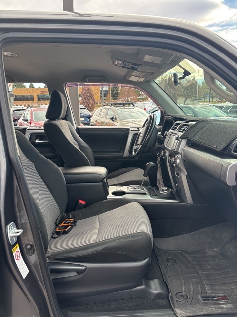 2016 Toyota 4Runner SR5 photo 4