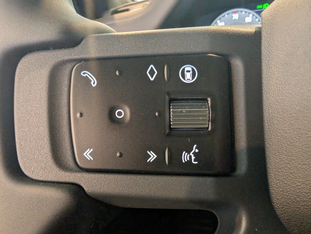 2025 Land Rover Defender 110 X-Dynamic SE photo 12