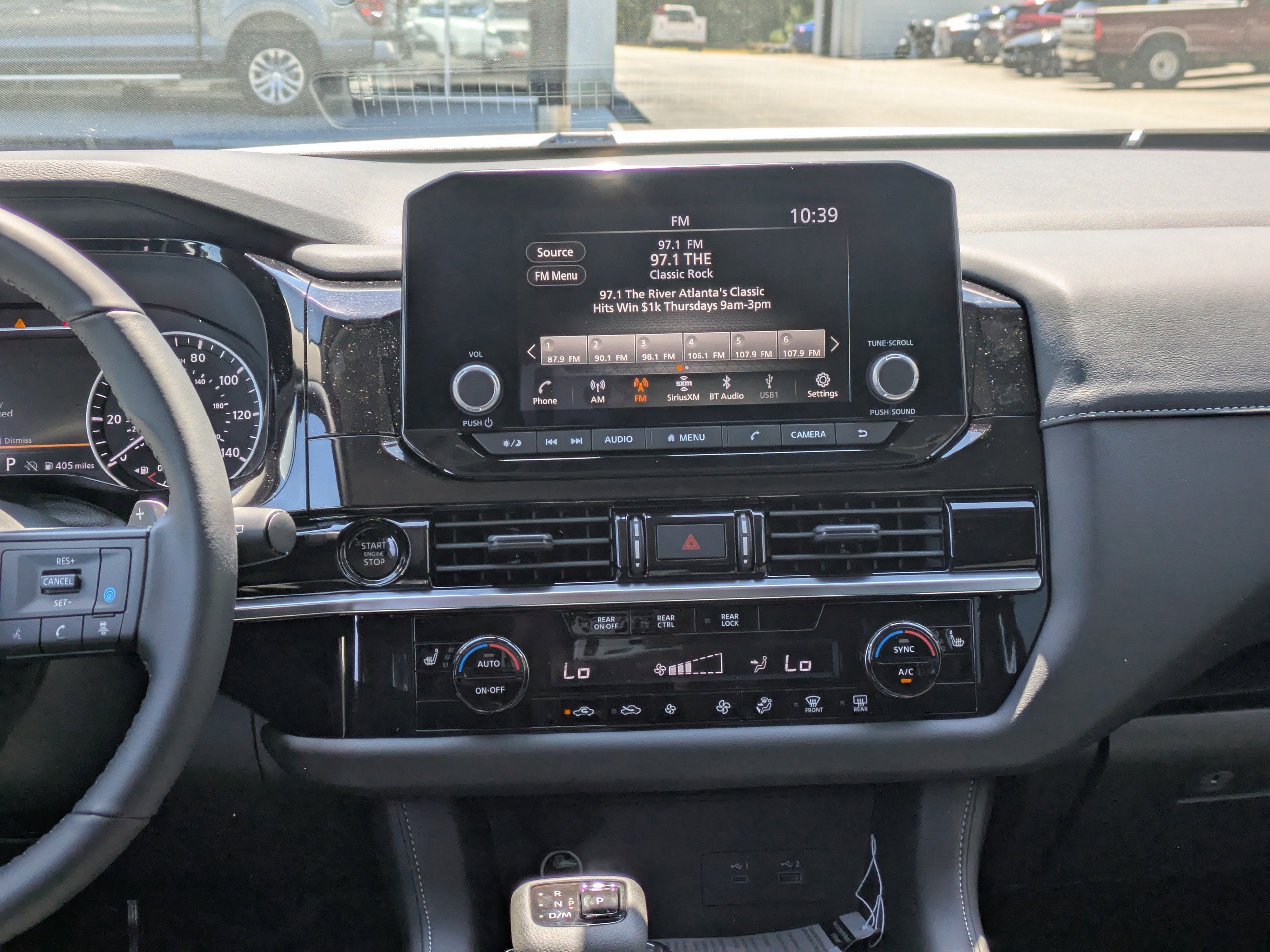 2025 Nissan Pathfinder SV photo 5