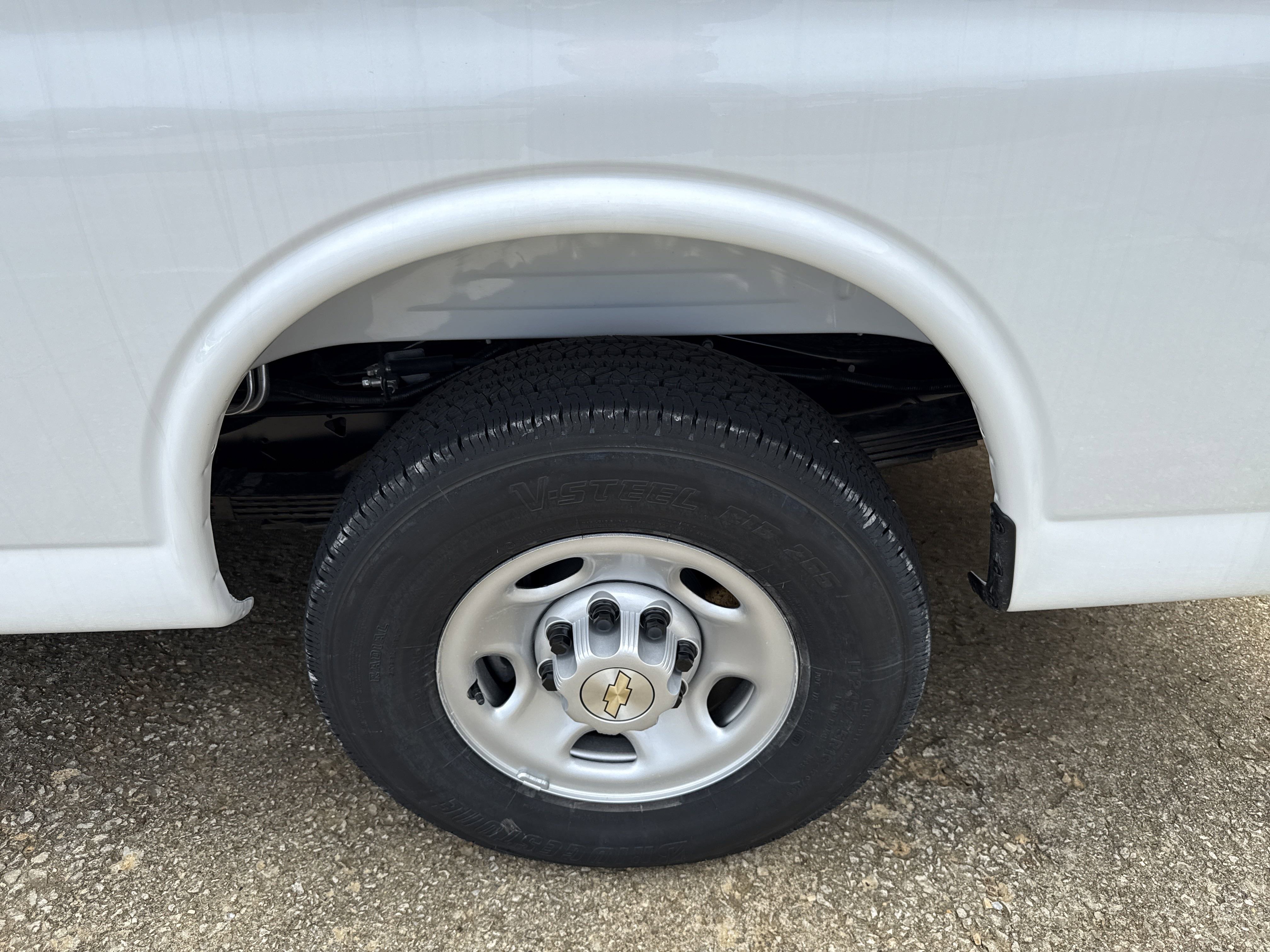 2025 Chevrolet Express Passenger 3500 photo 2