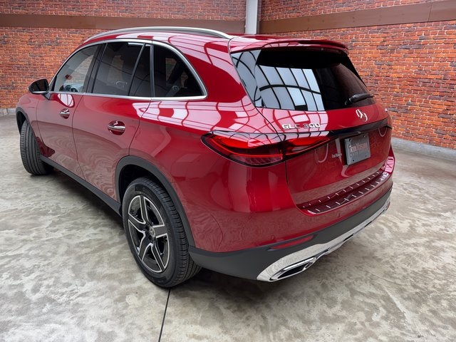 2026 Mercedes Benz GLC 300 4MATIC photo 3