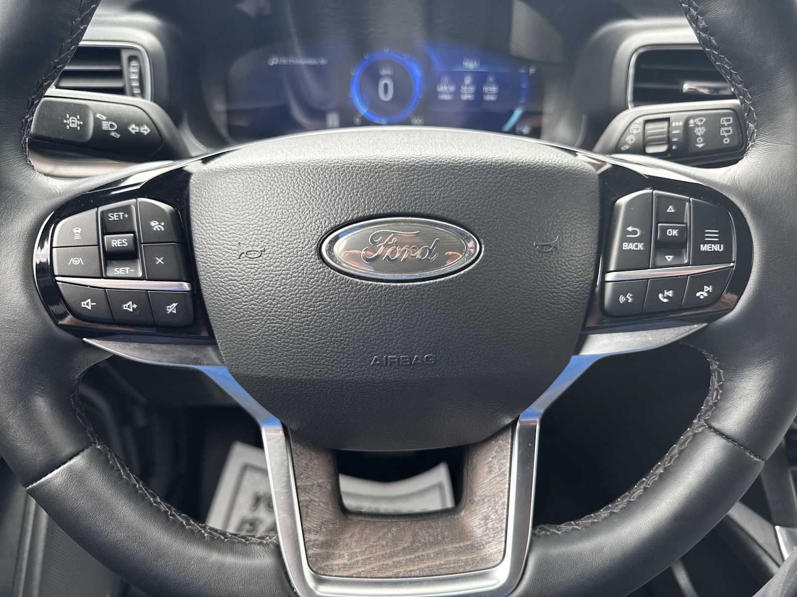 2022 Ford Explorer Platinum photo 44