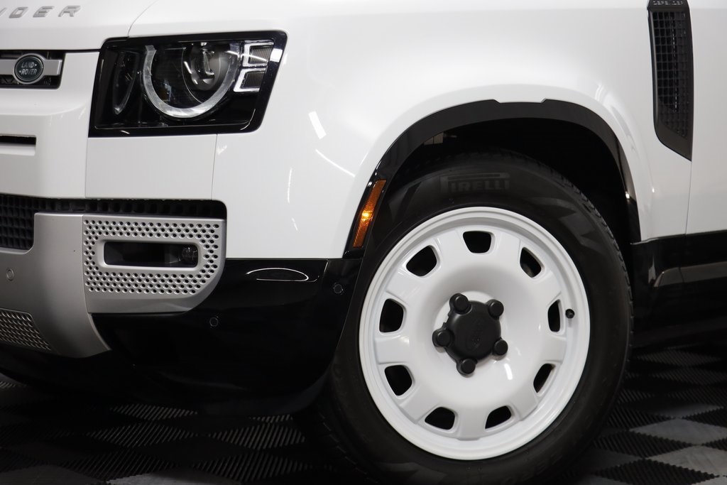 2025 Land Rover Defender 110 S photo 4