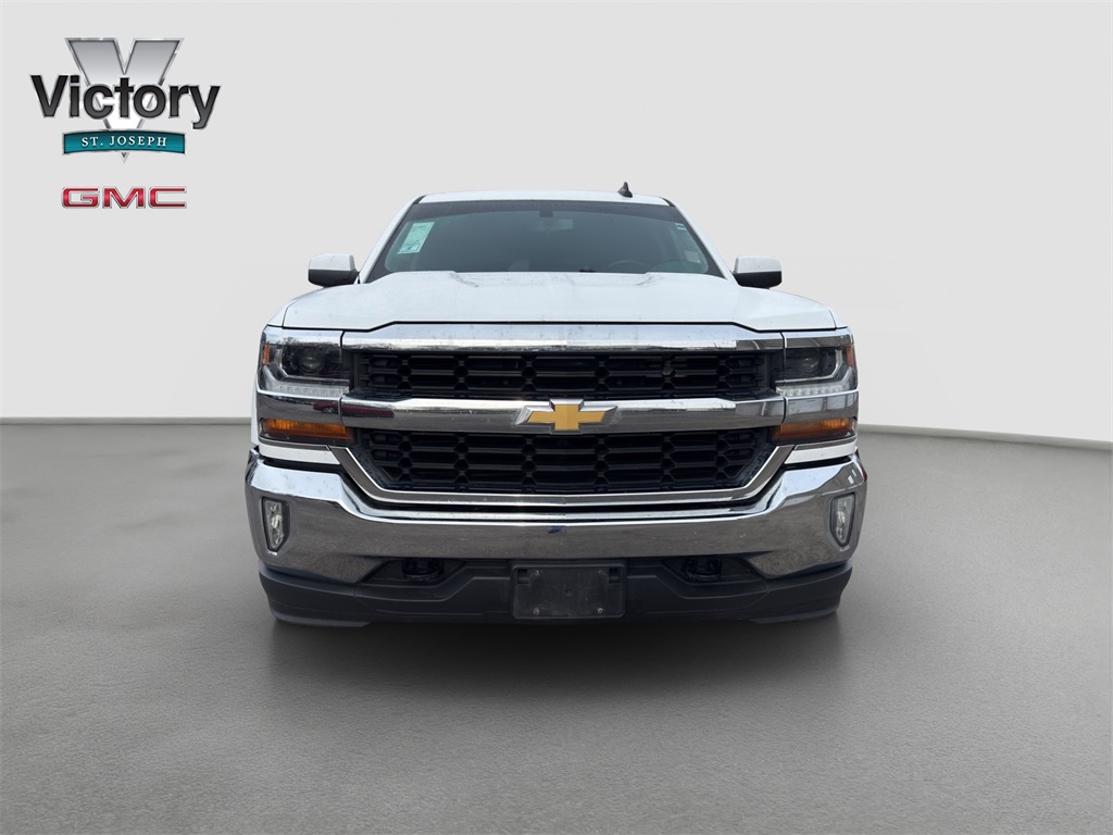 Used 2018 Chevrolet Silverado 1500 LT with VIN 3GCUKRECXJG570099 for sale in Kansas City
